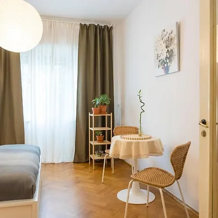 Ultra-central Square * Bucarest