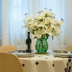 Ultra-central Square Апартаменти