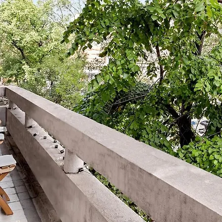 Ultra-central Square Apartment *