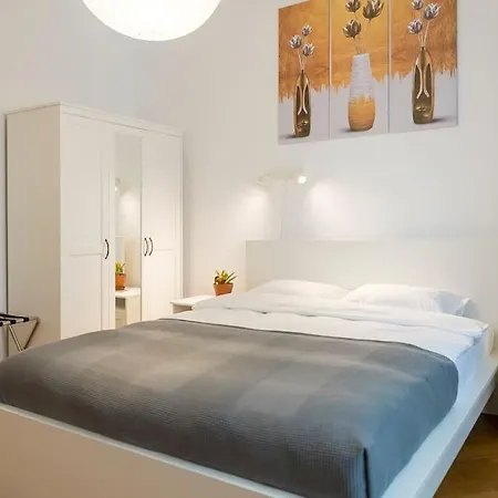 Ultra-central Square Appartement *