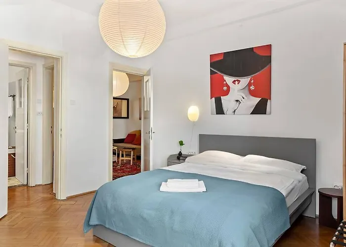 Ultra-central Square * Boekarest