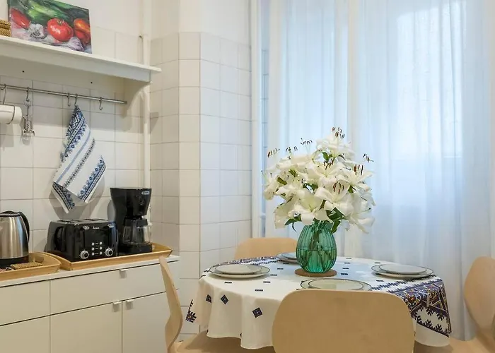 Ultra-central Square Appartement