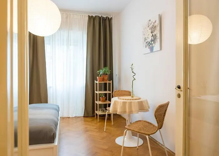 Ultra-central Square * Boekarest