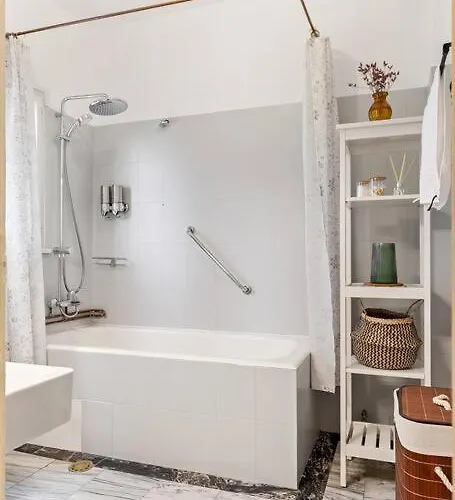 Ultra-central Square Bucareste