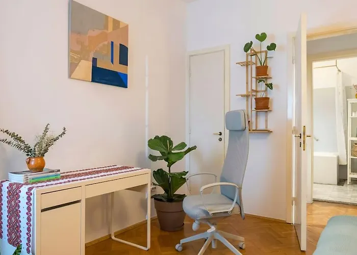 Ultra-central Square * Bucareste